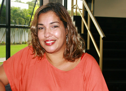 Em tantos anos de carreira, Helena Rangel dedicou-se a estudar o repertório de grandes sambistas (Foto: Divulgação)