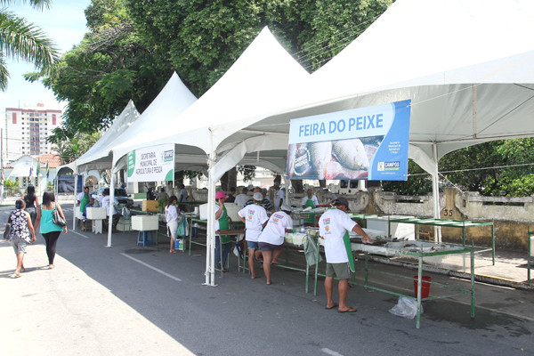 A feira tem por finalidade estimular e divulgar a atividade pesqueira e promover a aproximação de pescadores e consumidores (Foto: Rogério Azevedo)