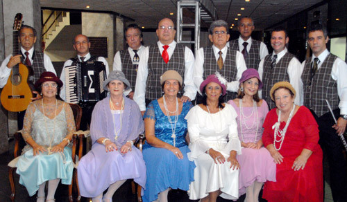 Formado por José Assad, Janilce Simões, Luiz Omar Monteiro, Amália Marins e Lúcia Maria, o grupo fará sua tradicional viagem ao passado, com canções que encantam seus seguidores, que lotam o teatro (Foto: Divulgação)