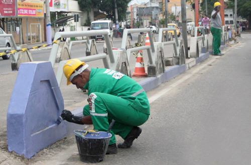 A secretaria de Obras e Urbanismo está realizando a recuperação de toda Ciclovia Patesko ao longo da Avenida 28 de Março (Foto: Antonio Leudo)