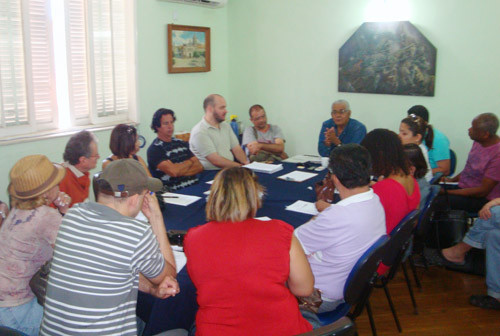 O encontro das lideranças culturais, incluindo os moderadores e expositores do conclave, serviu como pré-conferência, ocasião em que o evento passou a ser assumido, por exigência do Sistema Nacional de Cultura (Foto: Divulgação)