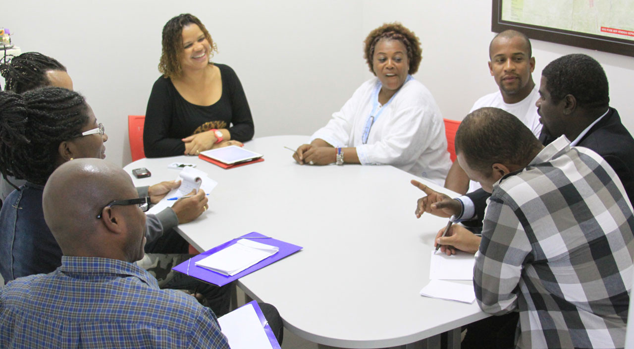 Como objetivo de calcar o recém-criado Departamento de Igualdade Racial dentro da política pública de atendimento da assistência, a secretária municipal de Assistência Social, Izaura Freire, se reuniu mais uma vez com os integrantes do setor, re (Foto: Rodolfo Lins)