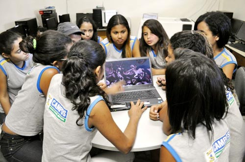 Missão cumprida para a equipe de pesquisa de física da Escola Municipal Pequeno Jornaleiro (Foto: Carlos Grevi)