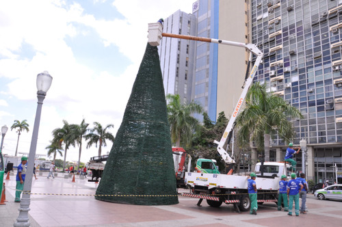 Cerca de 900 mil luzes vão colorir ruas, avenidas, praças, igrejas e prédios públicos de Campos a partir do próximo sábado (01) (Foto: Divulgação)