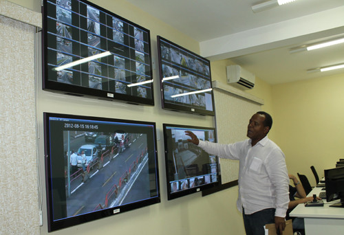 Segundo o coordenador de Segurança e Ordem Pública, AlcemirPascouto, essa foi uma das principais preocupações do atual governo: garantir a permanência do sistema de monitoramento no município de Campos (Foto: Secom)