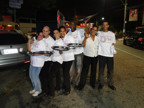 Os garçons correram de madrugada e ganharam prêmios (Foto: Divulgação)