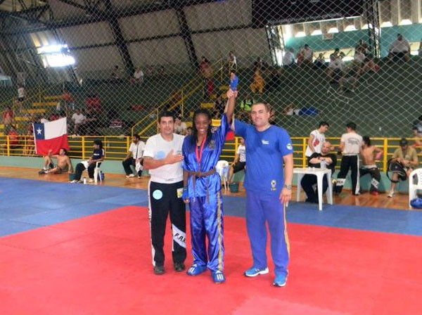 A atleta campista, Luana Santos, conquistou para o Brasil o título da modalidade full contact, derrotando a representante dos Estados Unidos, Lisa Dan Ahn (Foto: Divulgação)