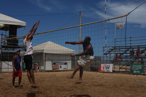 A Copa Farol 2010 de Vôlei de Praia reuniu atletas de Campos e de outras cidades (Foto: Check)