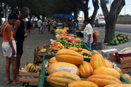 A tradicional Feira da Roça, instalada todas às terças e sextas-feiras, na Praça da República, no Centro da cidade, estará presente mais uma vez na praia do Farol de São Thomé (Foto: Antonio Leudo)