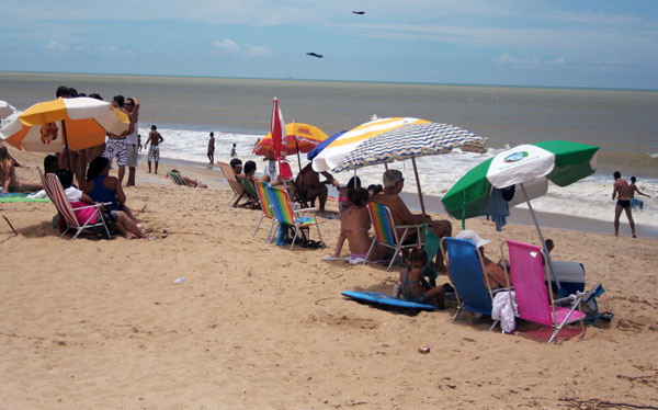 A Prefeita Rosinha Garotinho anuncia nesta quarta-feira (18), às 10h, no auditório Edgar Coelho dos Santos, sede da prefeitura, a programação oficial do Verão 2013 na praia de Farol de São Tomé e nas localidades. (Foto: Divulgação)