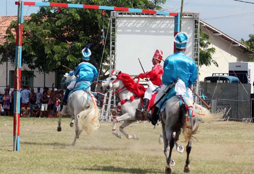 Os 24 participantes da Cavalhada de Santo Amaro ? 12 mouros e 12 cristãos ? já estão se preparando para a 253ª edição do evento, dia 15 de janeiro, a partir das 14h30, na Baixada Campista (Foto: Secom)