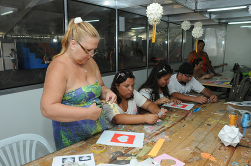 Para o entretenimento, oficinas de origami com a técnica Kussudama (bola da cura) e de cartão de coracão com a técnica íris. (Foto: Secom)