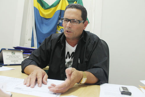 O secretário de Trabalho e Renda, José Alberto Nogueira, informa que para viabilizar os cursos, foi firmada uma parceria com a Academia de Formação de Vigilantes (Aforvig) (Foto: Secom)