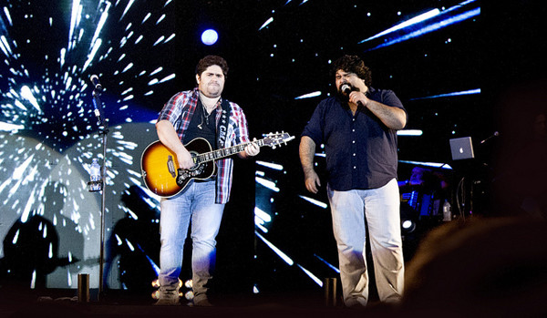 A dupla sertaneja César Menotti e Fabiano se apresenta em Santo Amaro no dia 16 (Foto: Divulgação)