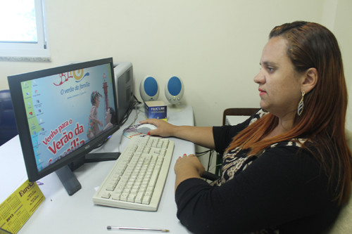 O escritório montado para abrigar a coordenação do Verão da Família 2013, nos altos da Rodoviária do Farol de São Tomé, vem realizando um trabalho de apoio aos moradores, veranistas e turistas que, nesta época do ano, se dirigem à praia campista (Foto: Secom)