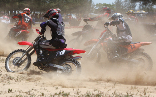 O Motocross, também, fez parte da programação de verão do Farol de São Tomé e foi sucesso de público (Foto: Divulgação)