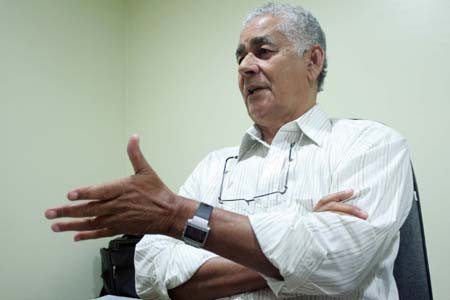 O presidente do COPPAM, Orávio de Campos, convoca reunião com o Conselho Municipal de Cultura para debater a demolição do casarão na rua Treze de Maio, no Centro (Foto: Arquivo)