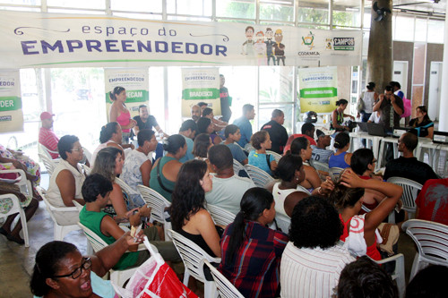 A formalização, além de ser gratuita, é feita na hora, basta apresentar carteira de identidade, CPF, comprovante de residência e duas fotos 3x4 (Foto: Antonio Leudo)