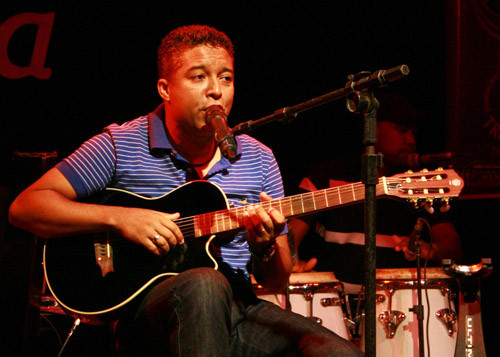 Animação é o que não falta no encontro de trios, com o cantor Gil Paixão (Foto: Divulgação)