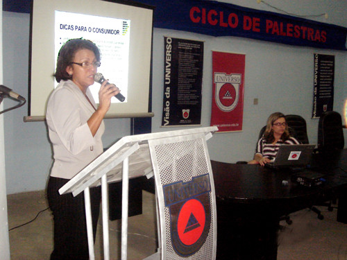 A secretária executiva do Procon, Rosangela Tavares, diz que os consumidores devem ficar atentos aos seus direitos (Foto: Divulgação)