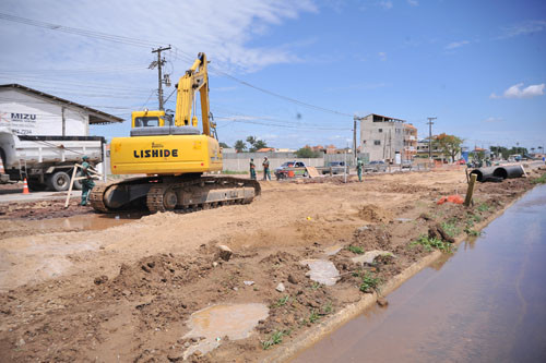 As obras de duplicação da RJ-216 (Campos-Farol de São Tomé) seguem o cronograma (Foto: Rogério Azevedo)