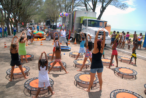 O caminhão levou atividades lúdicas e diversão nas manhãs do litoral campista durante o mês de janeiro e nessa quarta-feira (30), o evento começa a partir das 9h, prosseguindo até às 14h (Foto: Secom)