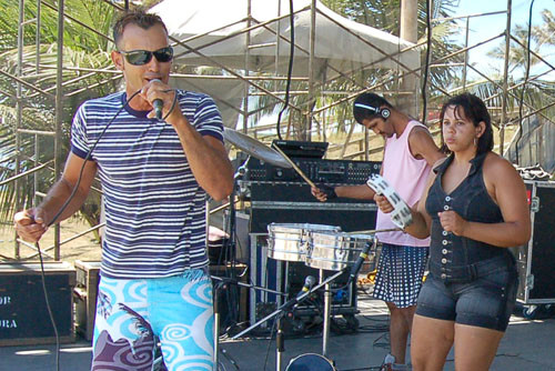 o cantor Ninil do Brasil se apresenta às 20h, juntamente com sua banda (Foto: Secom)