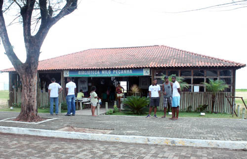 AA Biblioteca Municipal Nilo Peçanha, no Farol de São Tomé, na Avenida Atlântica, próximo ao palco oficial, na Aldeia do Sol. (Foto: Divulgação)