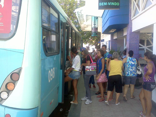 As rodoviárias do Shopping Estrada e a Roberto da Silveira devem registrar um aumento de 30% no número de passageiros chegando ou deixando a cidade, a partir de sexta-feira (8), véspera de Carnaval (Foto: Secom)