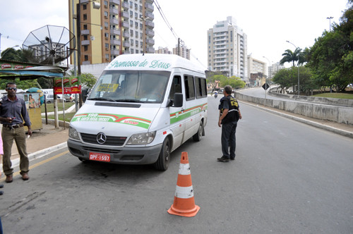 O trabalho de fiscalização do transporte alternativo nas ruas de Campos vem sendo realizado pela de fiscais da Empresa Municipal de Transporte (Emut) (Foto: Secom)