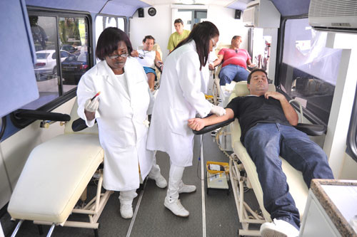 O Hemocentro de Campos, situado no Hospital Ferreira Machado, continua precisando de doações de todos os tipos sanguíneos. As cirurgias, que não são urgentes e são marcadas com antecedência, estão suspensas por falta de sangue. (Foto: Secom)