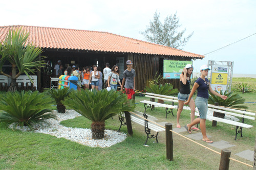 Tendo finalizado as atividades referentes ao período do Verão 2013, organizado pela Prefeitura de Campos para a praia do Farol de São Tomé, a proposta da secretaria de Meio Ambiente é manter o espaço que foi preparado no balneário durante todo o (Foto: Secom)