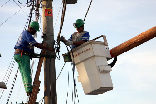 A Companhia de Iluminação Campos Luz, através do Programa Brilha Campos, vem atuando na manutenção e de iluminação artística, valorizando a estética da cidade. (Foto: Secom)