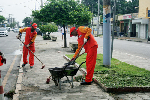 A Secretaria Municipal de Serviços Públicos continua realizando mutirões de limpeza em diversos pontos da cidade (Foto: Antonio Leudo)