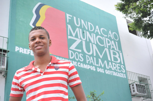 Ronaldo da Silva Francisco Junior, 17 anos passou para o Curso de Ciências Contábeis da Universidade Estadual do Norte Fluminense (Foto: Rogério Azevedo)