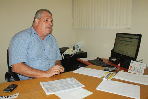 O secretário de Finanças, Walter Jobe, reuniu servidores no final do expediente para conscientizar sobre os impactos com a perda dos royalties (Foto: Secom)