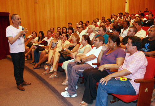 Os mais de 100 funcionários da Fundação Trianon participaram de uma reuniãopara acertos finais da participação no ato público ?Em Defesa dos Royalties e da Constituição. (Foto: Divulgação)