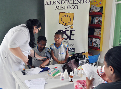 O Programa Saúde na Escola (PSE) está realizando atendimento esta semana no Centro Educacional 29 de Maio, na Pecuária. (Foto: Divulgação)