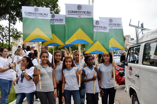 Alunos da rede municipal de ensino também participaram do ato público 