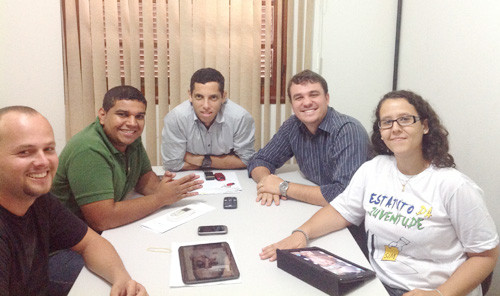 A presidente do COJUERJ, ao lado do presidente da FMIJ, elogiou a política para a juventude implantada pela Prefeitura de Campos (Foto: Divulgação)