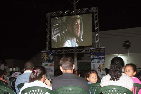 A comunidade de Goitacazes já curtiu os filmes exibidos através do CineLuz (Foto: Antônio Leudo)