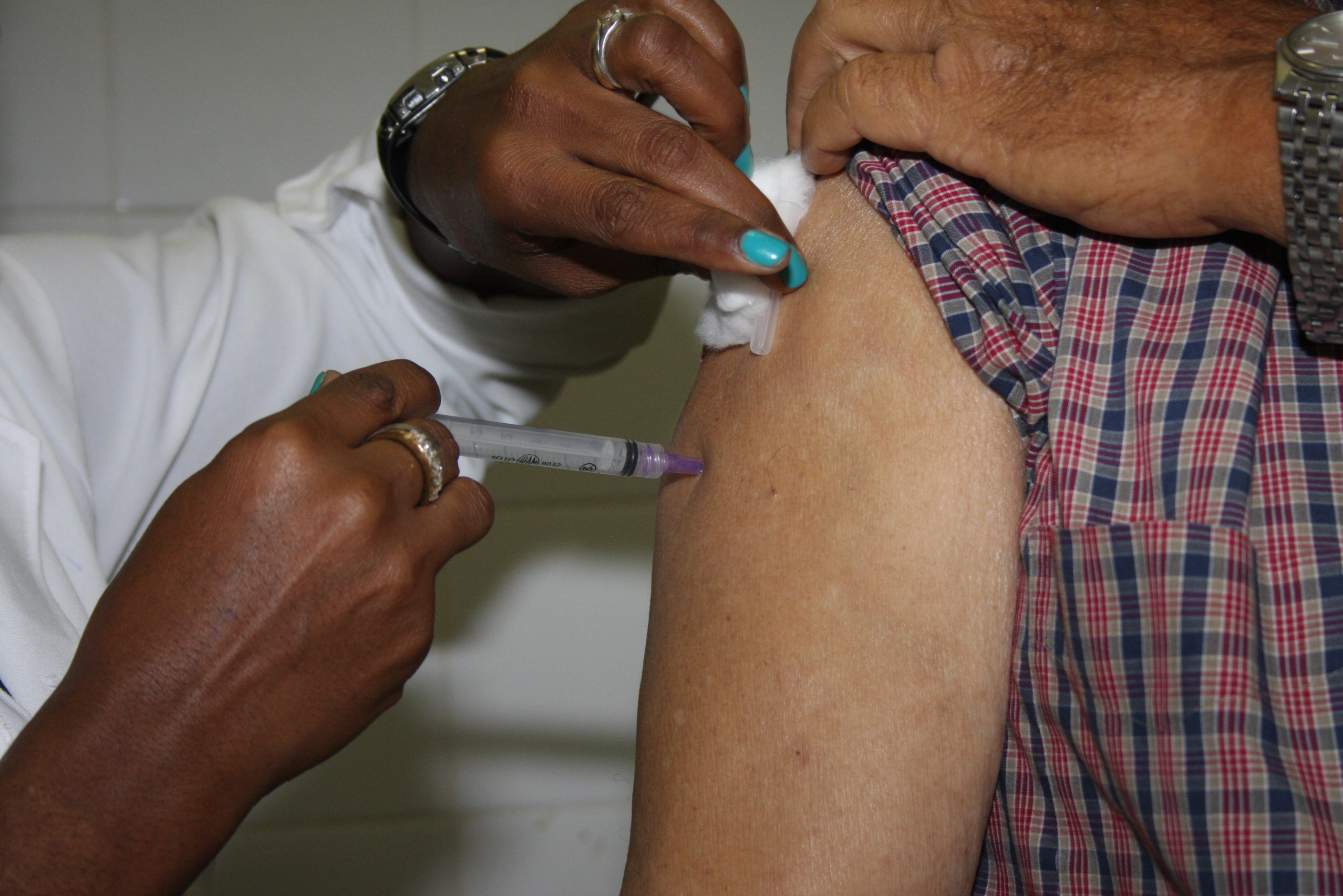 Dando continuidade à Campanha Nacional de Vacinação contra a Gripe, em Campos, a Secretaria Municipal de Saúde estará nesta terça-feira (30), a partir da 13h, na Câmara de Vereadores, vacinando a população. (Foto: Rogério Azevedo)