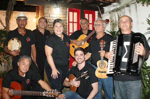 Quem gosta de chorinho tem um encontro com o estilo, marcado para a próxima terça-feira  com a volta do Choro & Cia. no foyer do Teatro Trianon. (Foto: Divulgação)