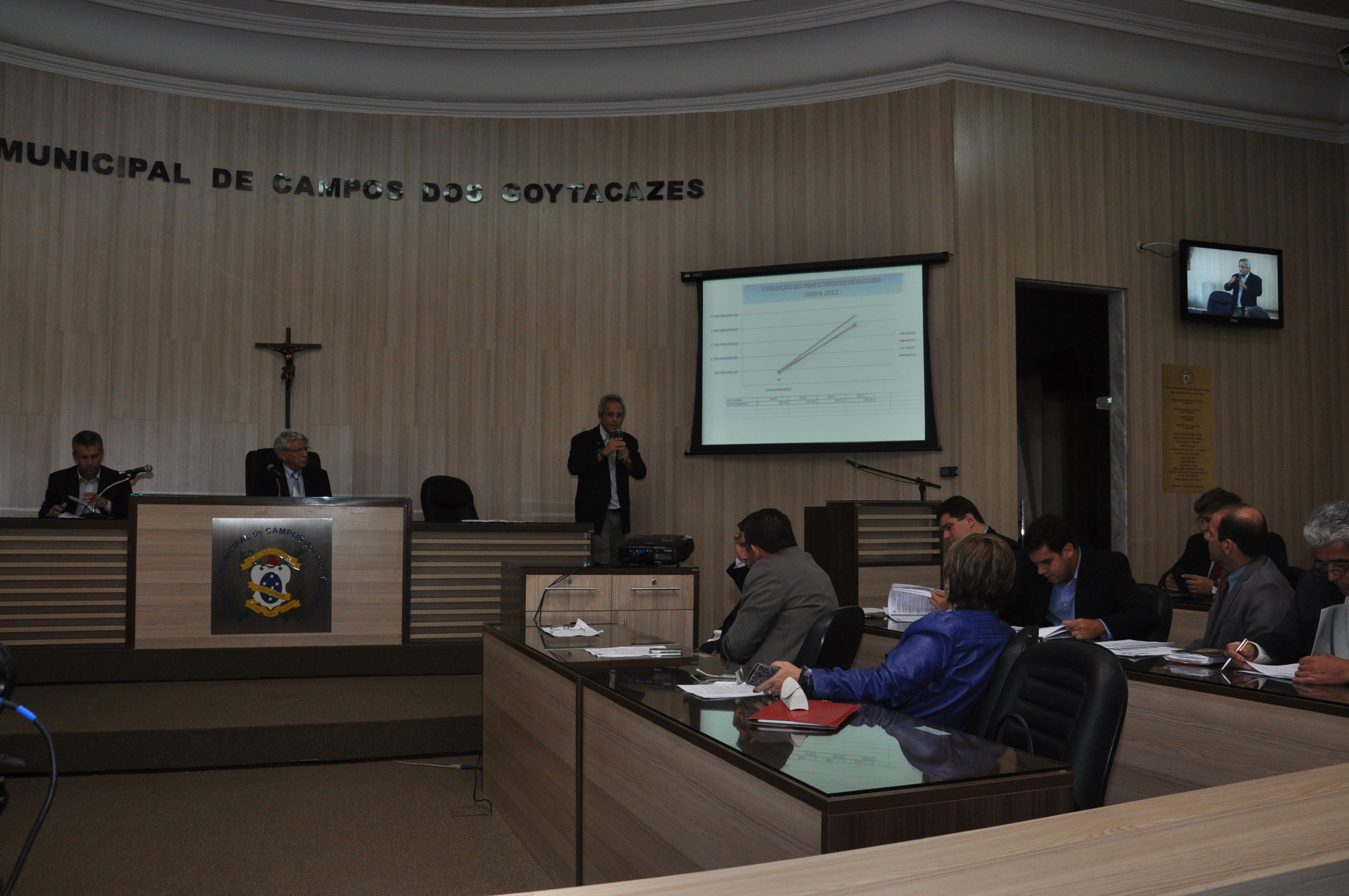 O Superintendente de Orçamento, da Secretaria Municipal de Controle e Orçamento, José Alves de Azevedo Neto, esclareceu pontos da LDO aos parlamentares (Foto: Divulgação)