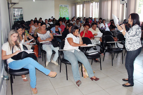 A secretaria municipal de Educação, Cultura e Esportes realizou, neste sábado (15), a Segunda Formação Continuada dos professores alfabetizadores do Programa Brasil Alfabetizado (PBA), desenvolvido pelo governo federal em parceria com os municíp (Foto: Secom)