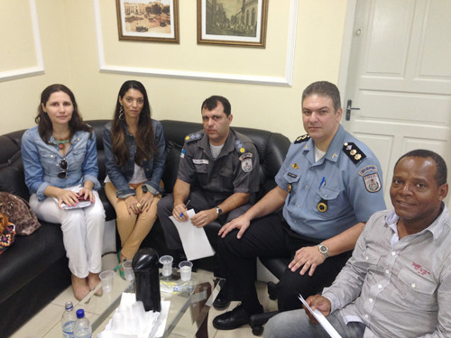 A presidente da FCJOL e coronel Alcemir Pascoutto foram recebidos nesta terça-feira  pelo comandante do 8° Batalhão de Polícia Militar (Foto: Secom)