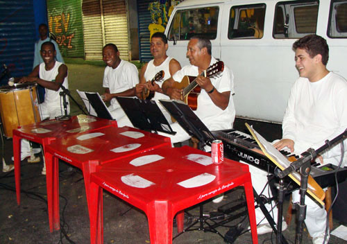 A apresentação movimentou o Mercado Municipal na sexta-feira à noite (Foto: Divulgação)