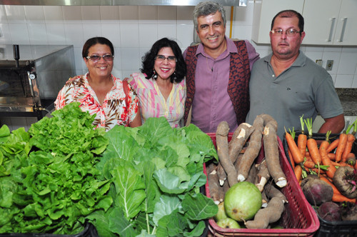 Segundo o sSegundo o secretário, Eduardo Crespo, o município conta com aproximadamente 160 hortas comunitáriasecretário, Eduardo Crespo, o município conta com aproximadamente 160 hortas comunitárias (Foto: César Ferreira)