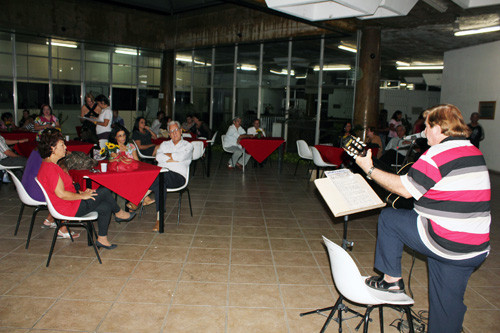 Música e poesia marcaram o Café Literário (Foto: Secom)