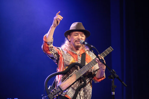 O cantor e compositor Geraldo Azevedo se apresenta no Teatro Municipal Trianon nesta quarta-feira (10), às 21h. O artista fará um belo show, com voz e violão, relembrando seus grandes sucessos (Foto: Divulgação)